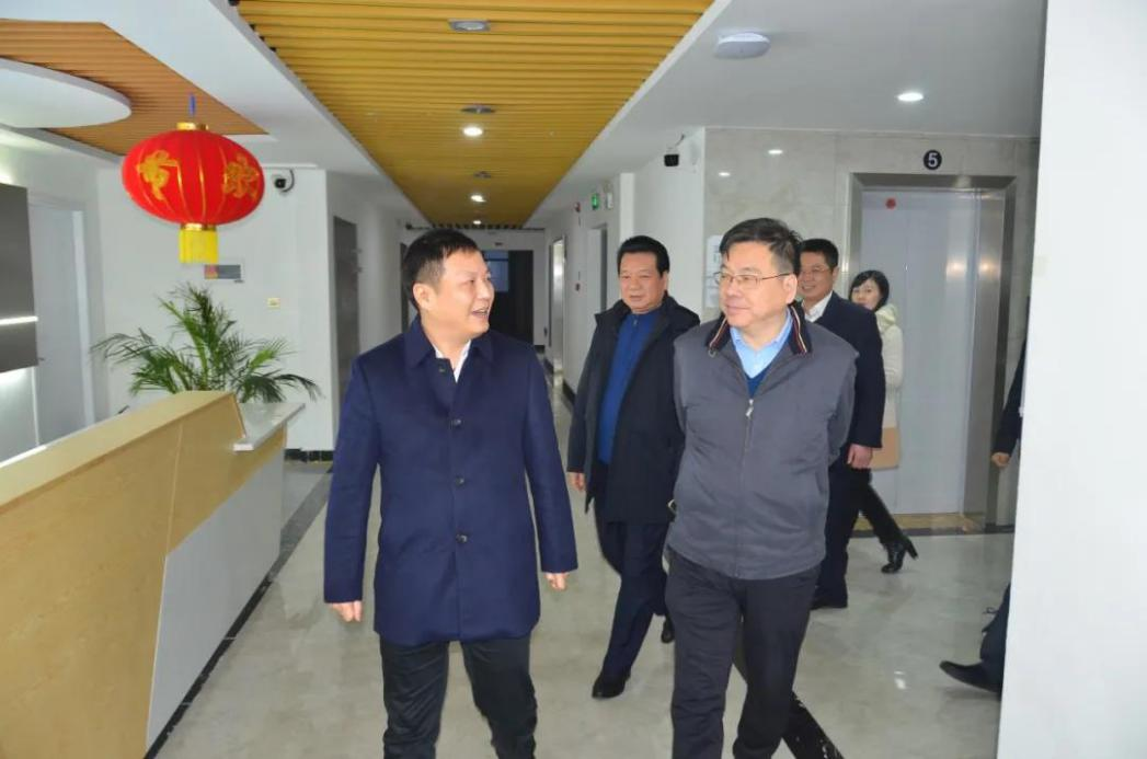 湖南省政協(xié)副主席、省工商聯(lián)主席張健一行蒞臨九九智能環(huán)?？疾煺{(diào)研